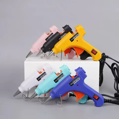Foto do anúncio: Pistola de cola quente (VÁRIAS CORES) 127-220v